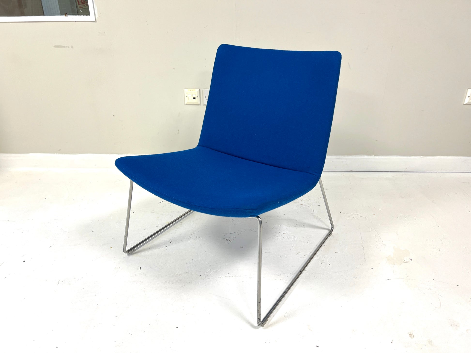 Swoosh, Contemporary Low Lounge Chair