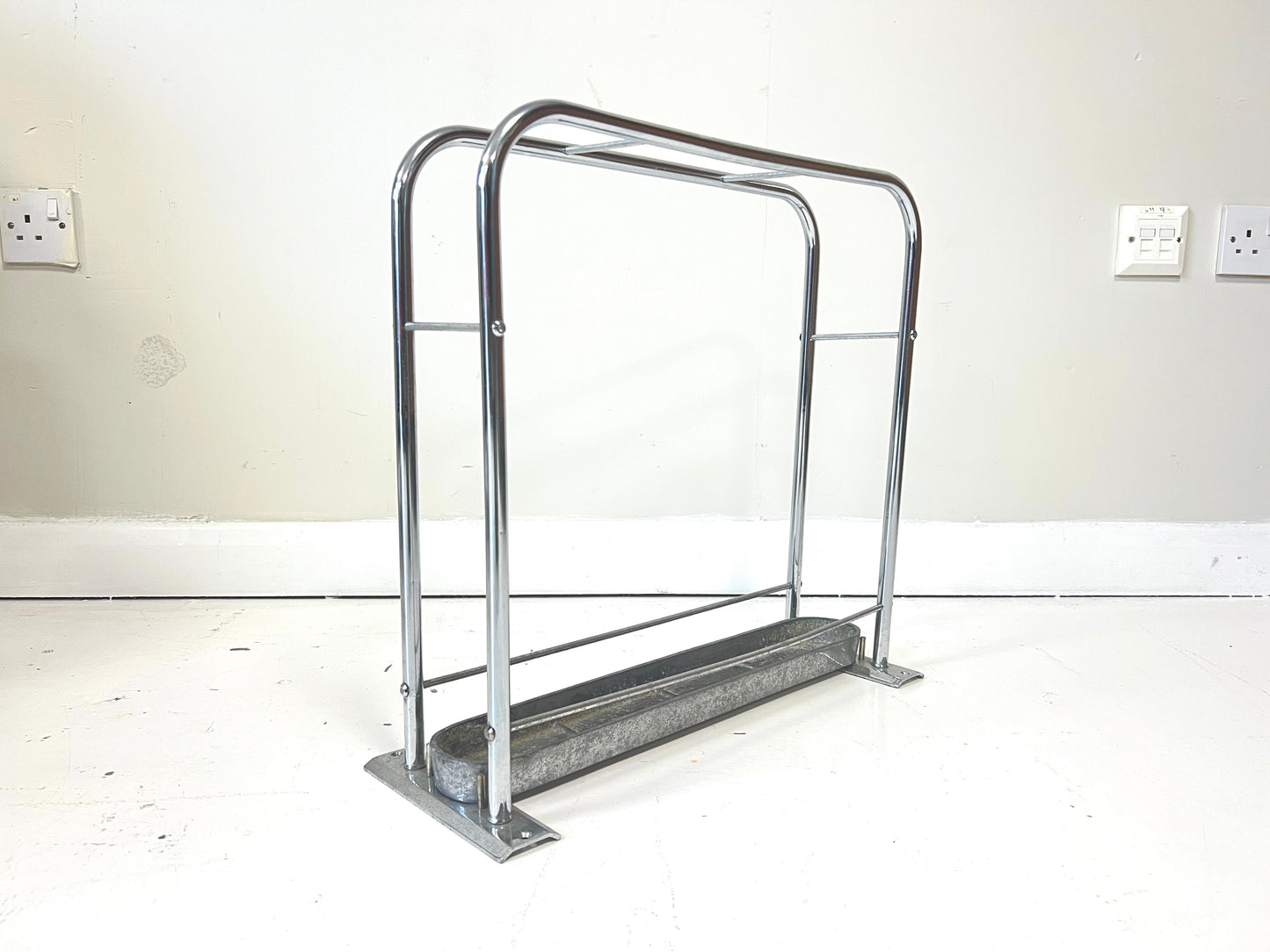 Bauhaus Style, Chrome Stick Stand