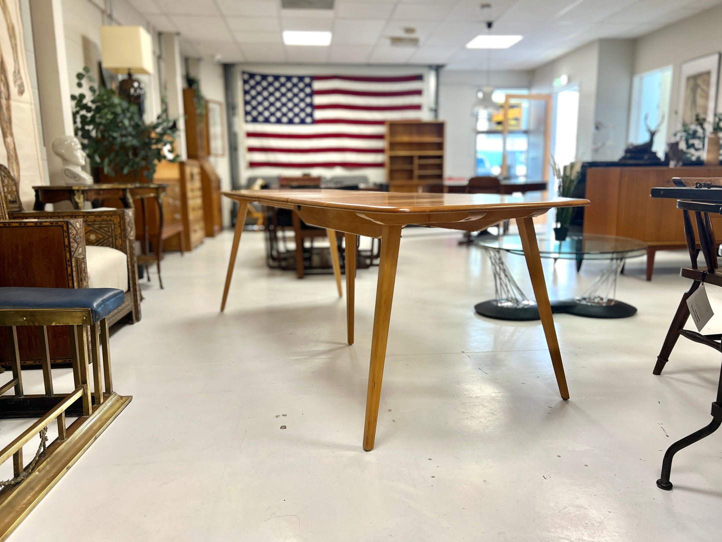 Ercol 444, Grand Windsor Elm Extending Dining Table