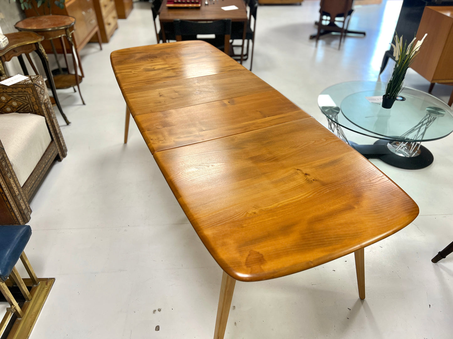 Ercol 444, Grand Windsor Elm Extending Dining Table