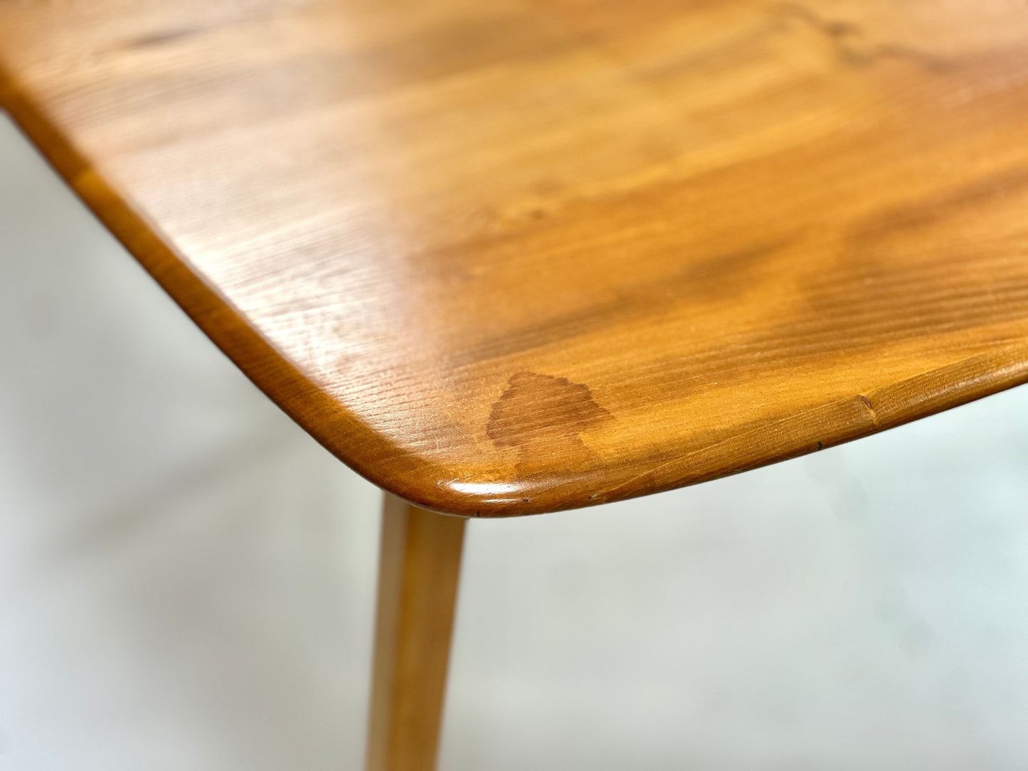 Ercol 444, Grand Windsor Elm Extending Dining Table