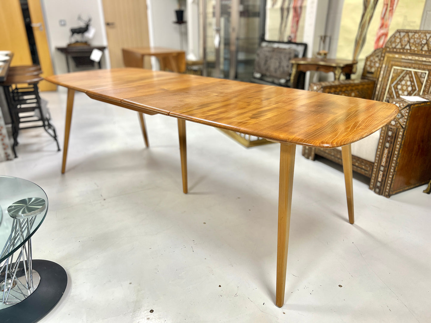 Ercol 444, Grand Windsor Elm Extending Dining Table