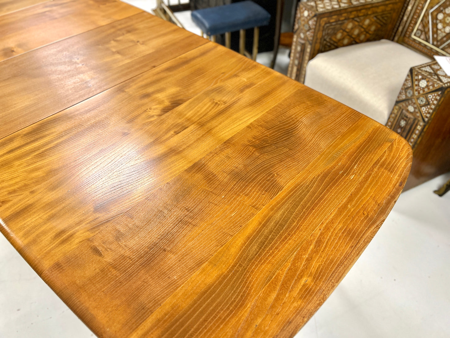 Ercol 444, Grand Windsor Elm Extending Dining Table