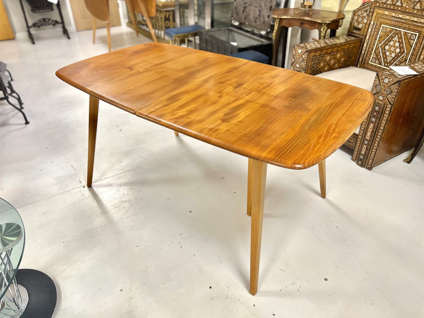 Ercol 444, Grand Windsor Elm Extending Dining Table