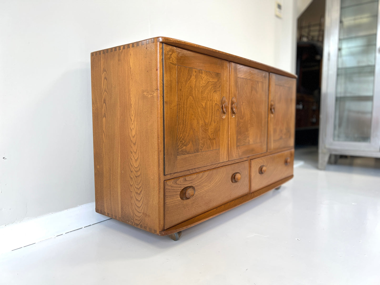 Ercol Model 429, Vintage Sideboard on Castors