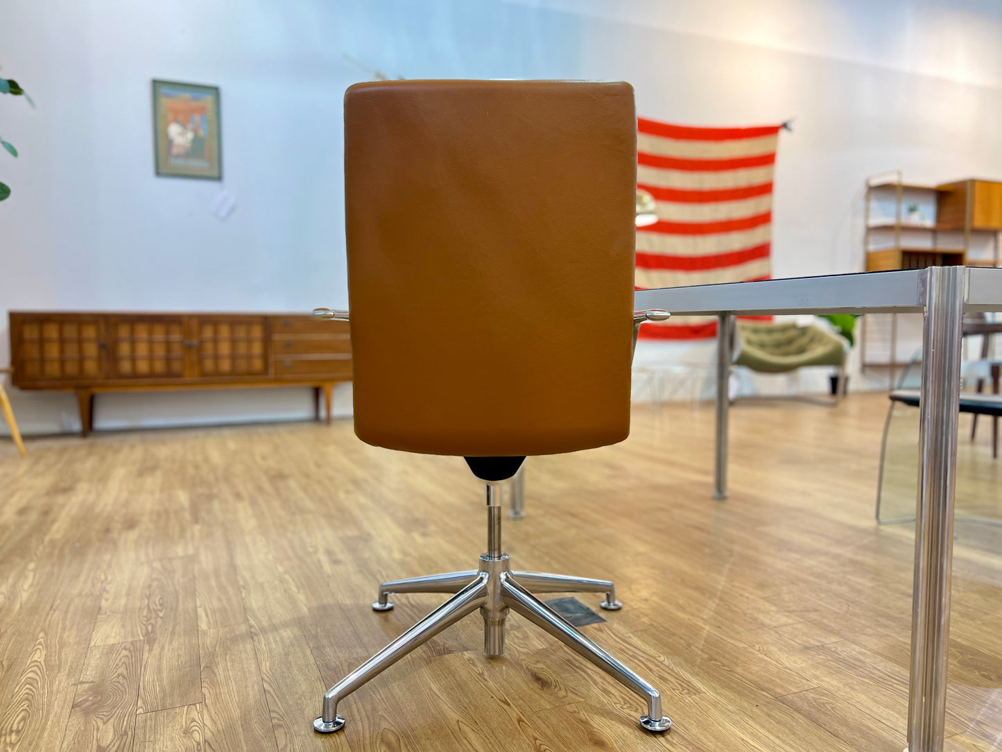 Brunner, Fina Leather Swivel Chair