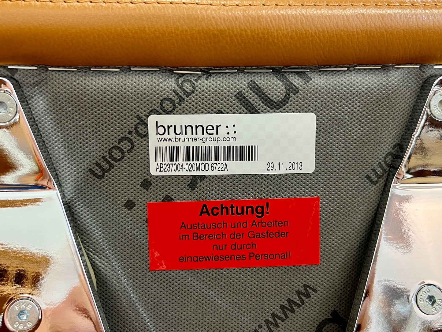 Brunner, Fina Leather Swivel Chair