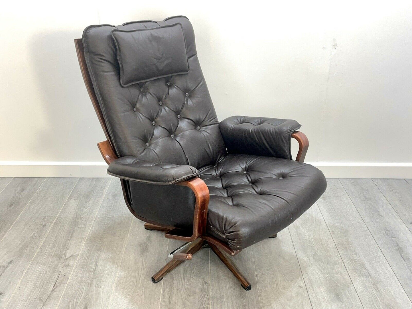 Westnofa Style, Brown Leather Recliner Swivel Chair