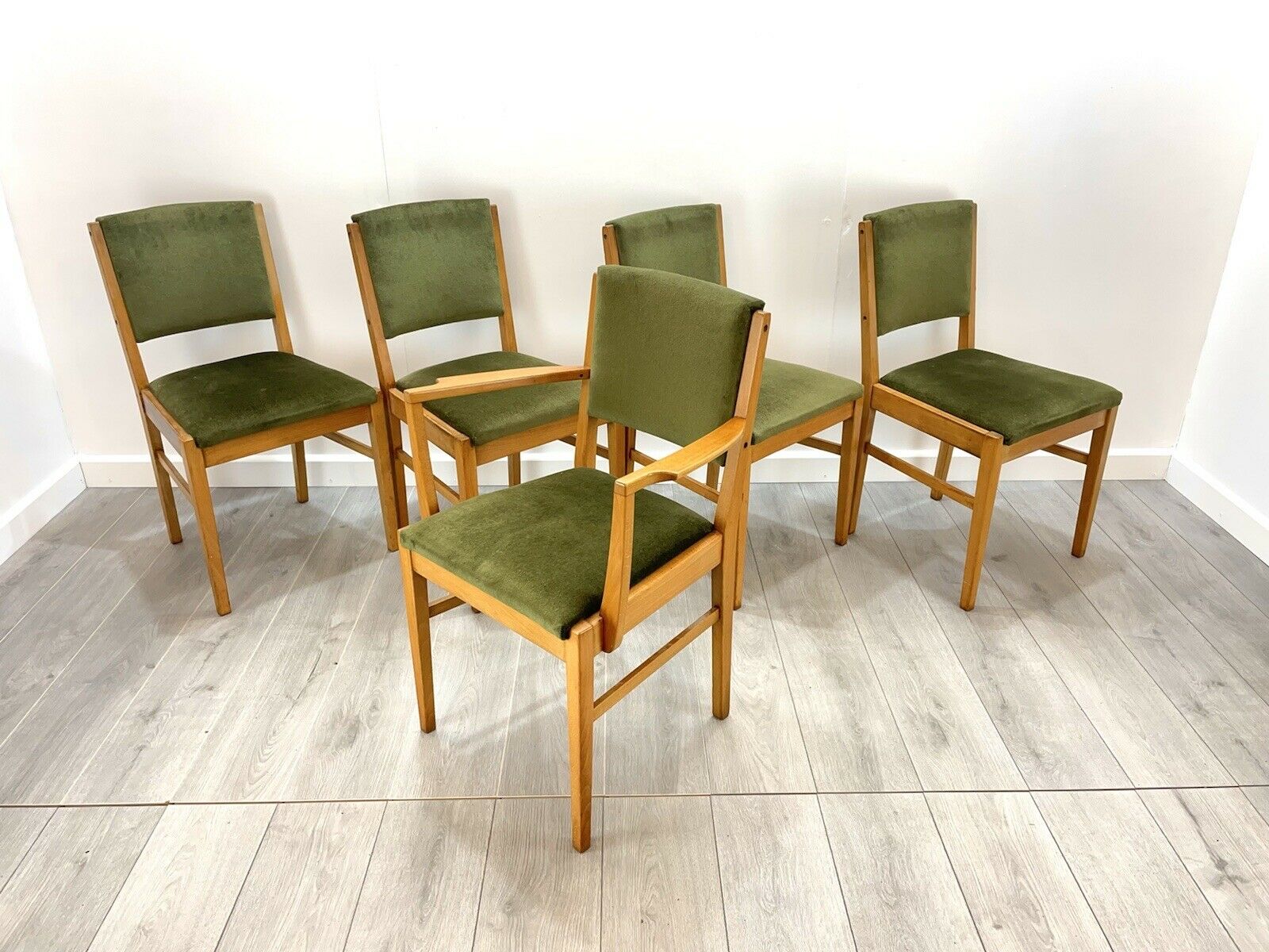 Gordon Russell, Mid Century Dining Table and 4 Chairs + 1 Carver