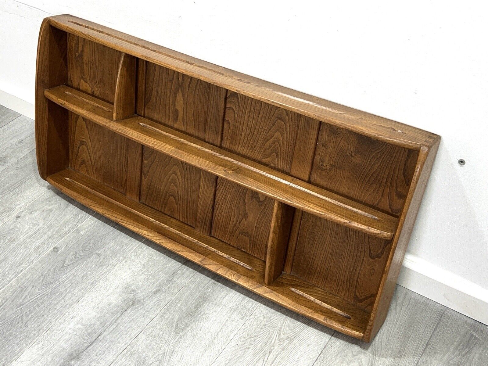 Ercol Model 386, Mid Century Elm Wall Mounted Plate Rack