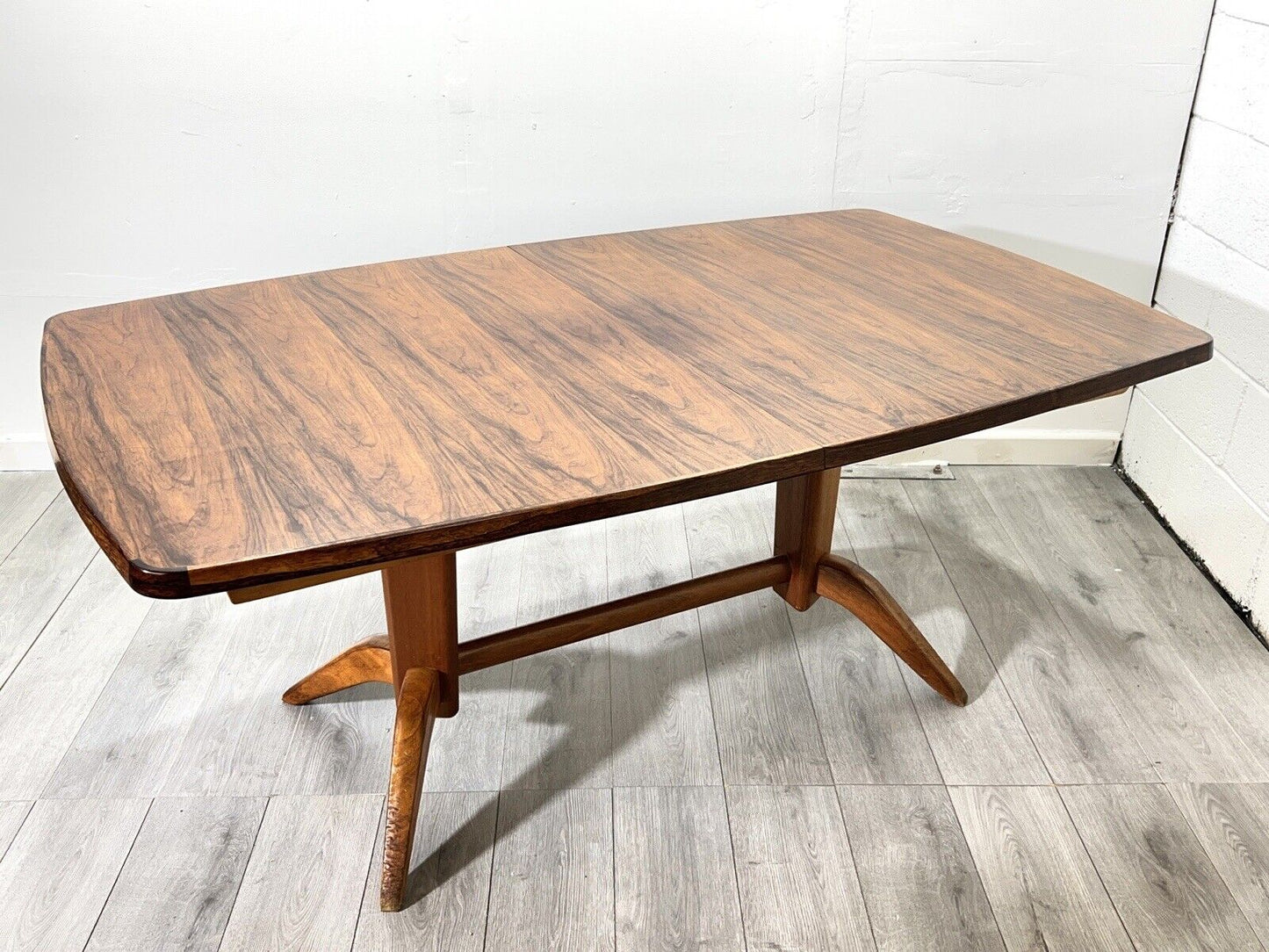 Gordon Russell of Broadway, Mid Century Rosewood Extending Dining Table