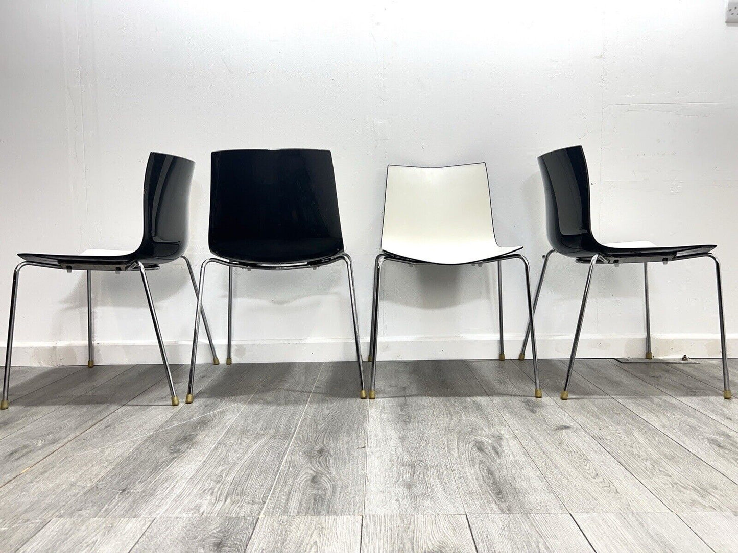 Set of 4 Arper Catifa 46, Modern Italian Stacking Dining Chairs