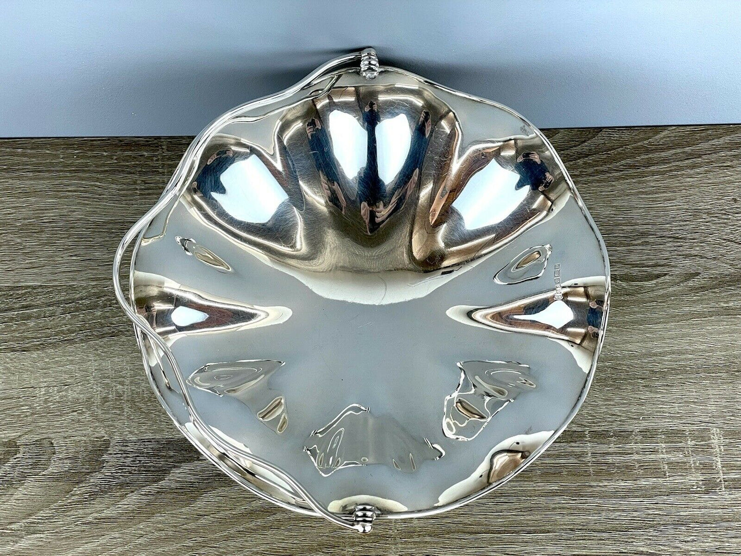 A Large Silver Fruit Bowl / Basket By Joseph Rodgers & Sons, Sheffield 1907
