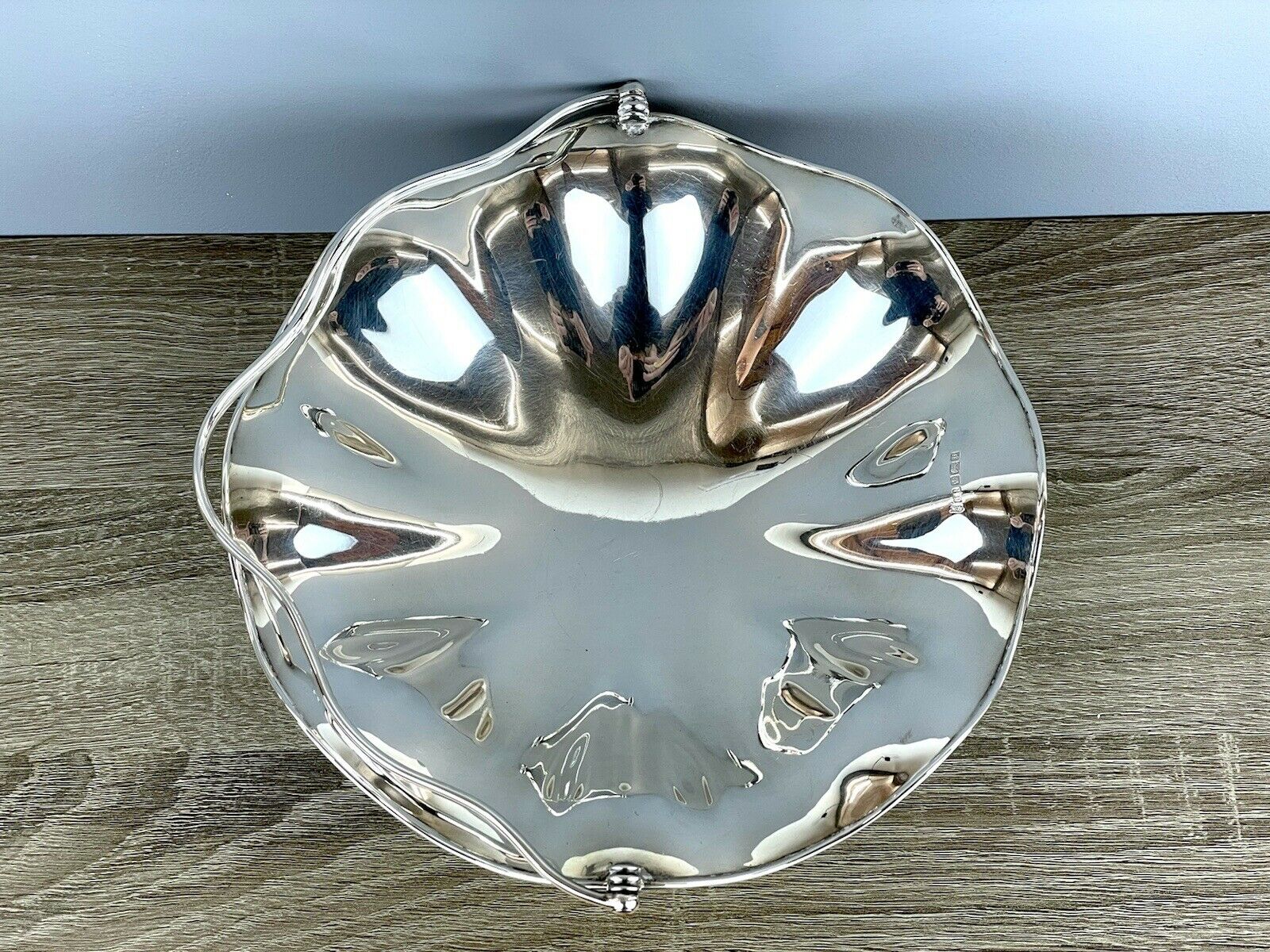 A Large Silver Fruit Bowl / Basket By Joseph Rodgers & Sons, Sheffield 1907