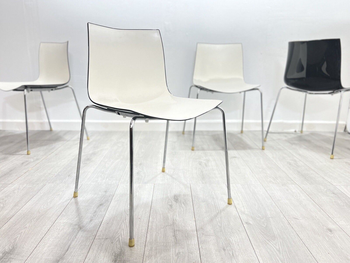 Set of 4 Arper Catifa 46, Modern Italian Stacking Dining Chairs
