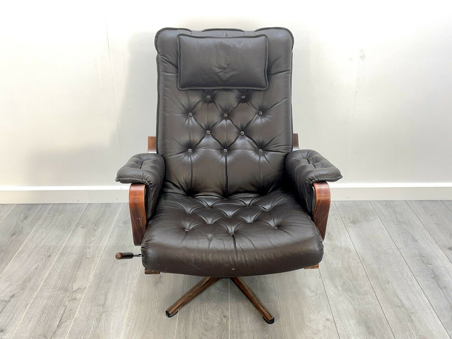 Westnofa Style, Brown Leather Recliner Swivel Chair