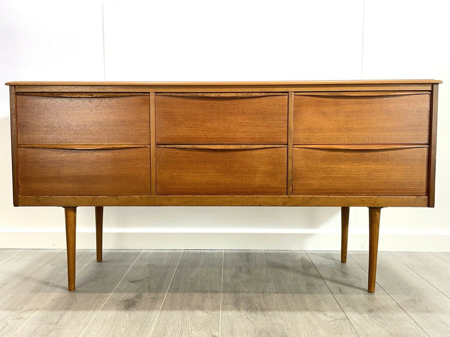 Austinsuite, MCM Long Chest of Drawers / Sideboard