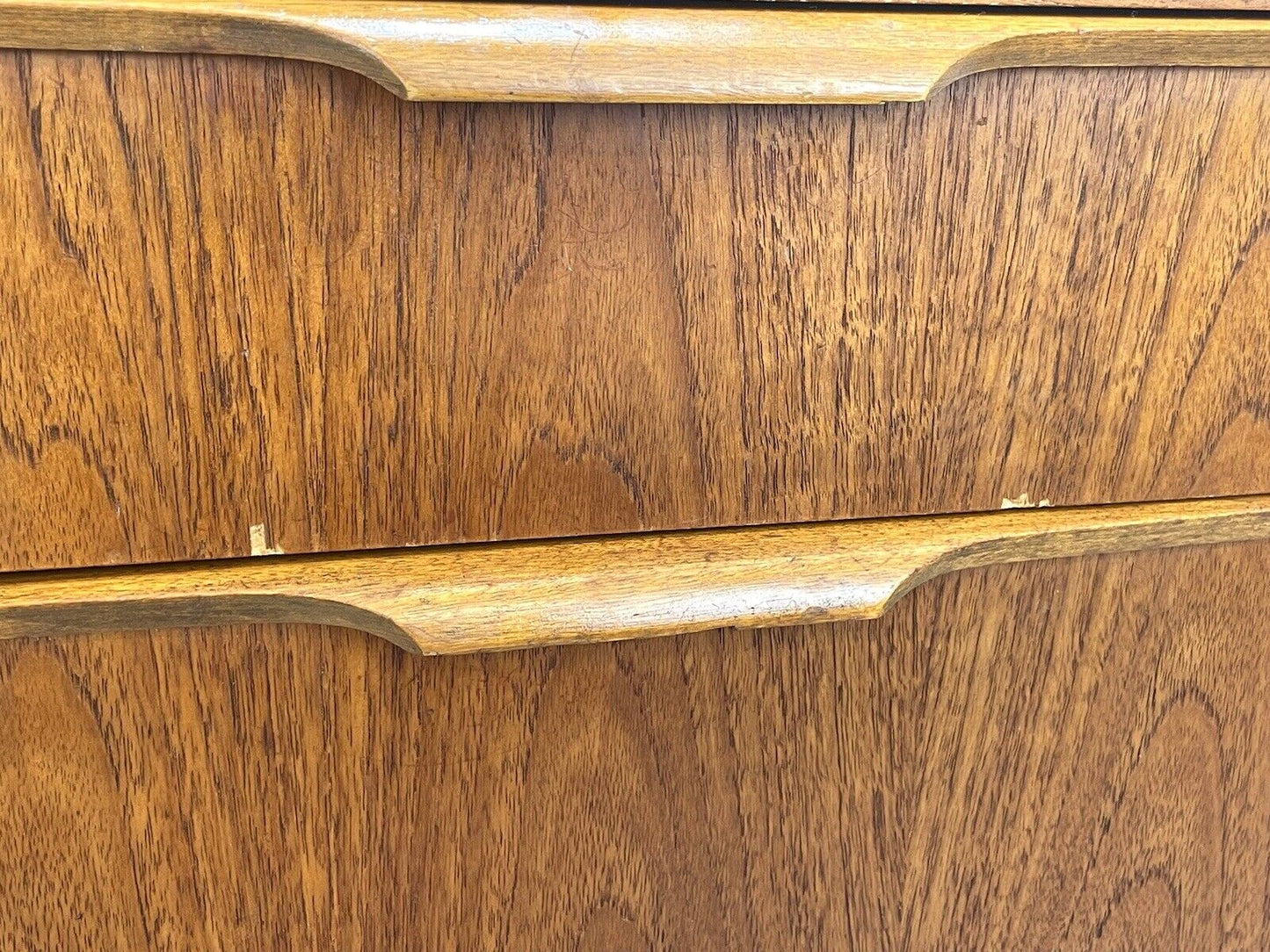 Austinsuite, Vintage Chest of 6 Drawers / Short Sideboard