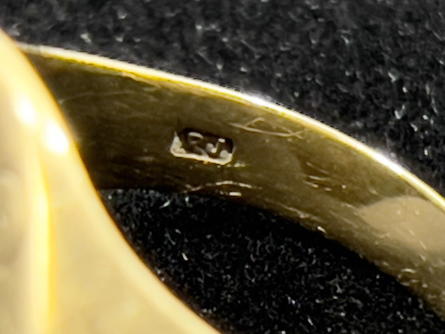9ct Yellow Gold, Gents Signet Ring with Monogram, Size V