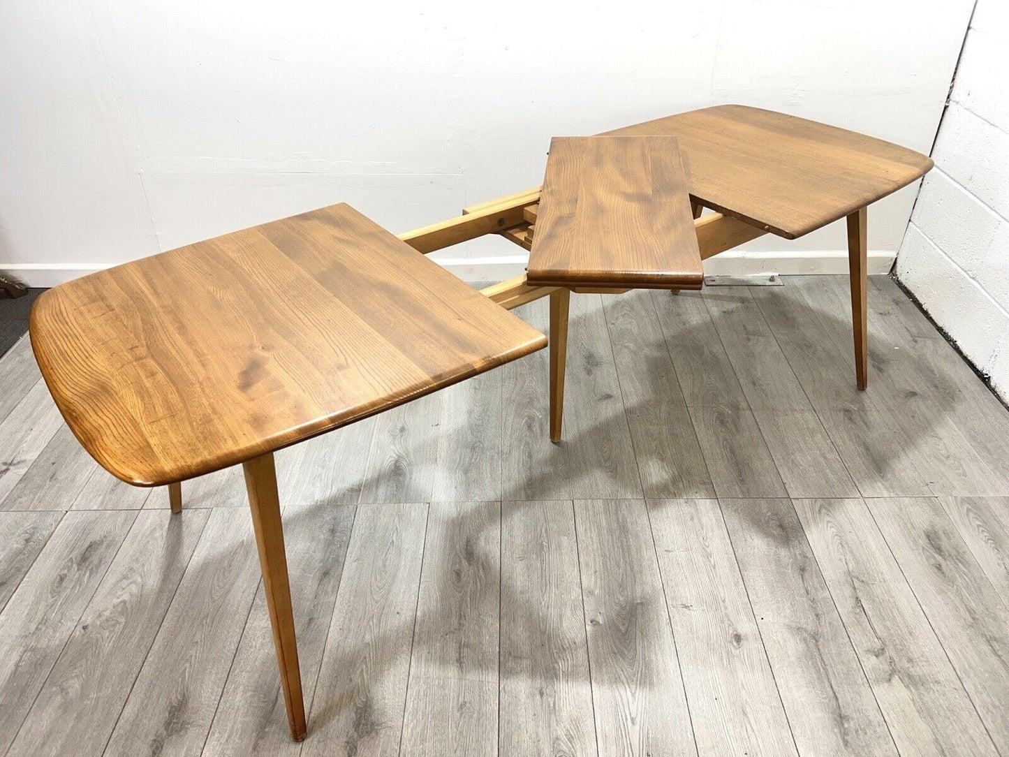 Ercol 444, Vintage Blue Label, Grand Windsor Elm Extending Dining Table
