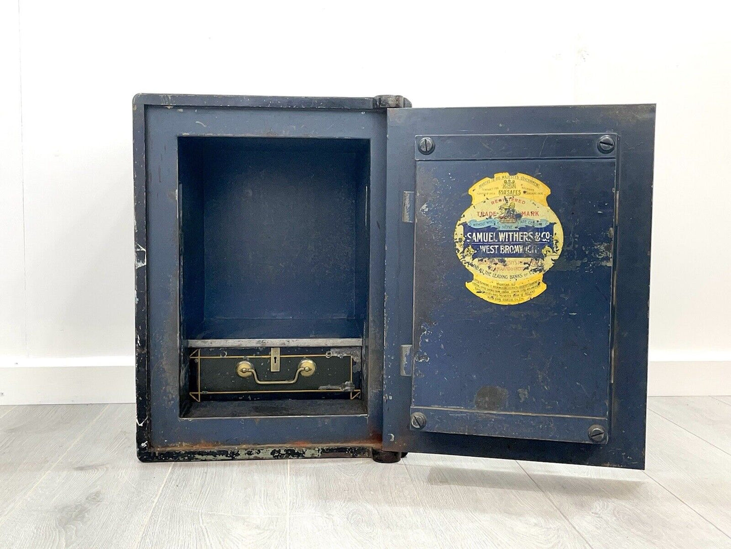 Samuel Withers & Co, Cast Iron Safe With Key & Working