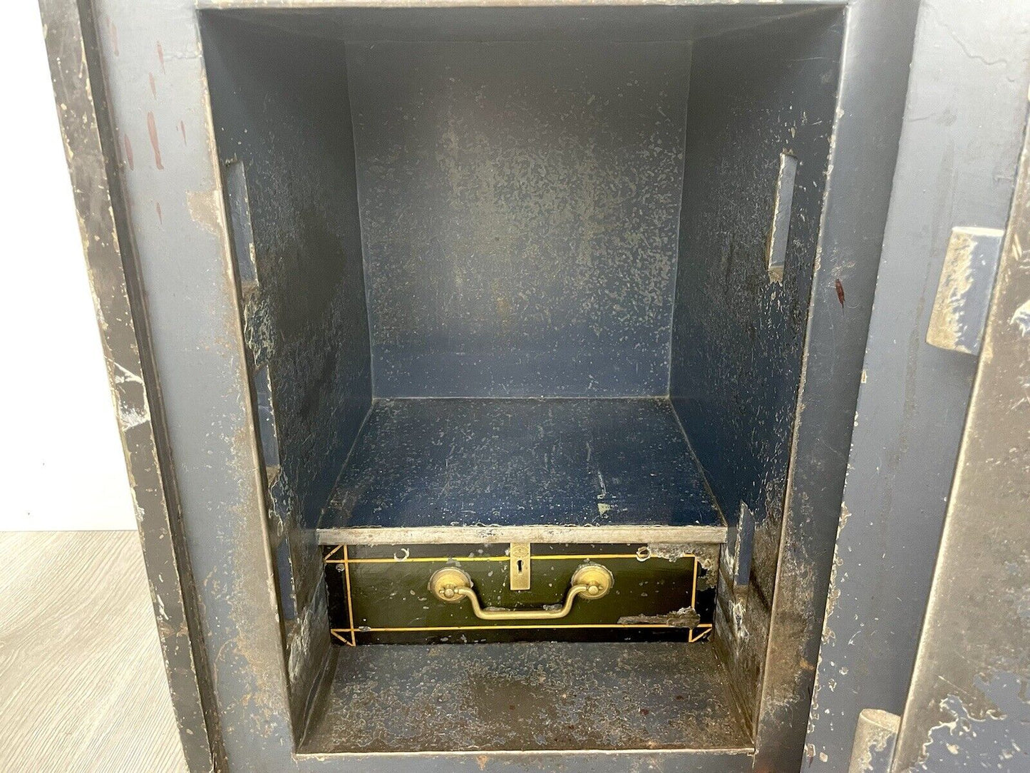 Samuel Withers & Co, Cast Iron Safe With Key & Working