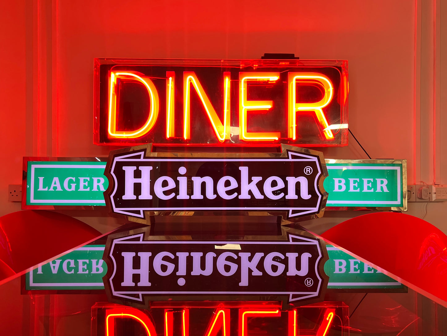 Heineken, Illuminated Lager and Beer Sign