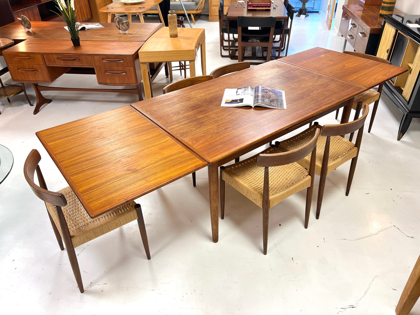 Poul Hundevard, Danish Teak Extending Dining Table