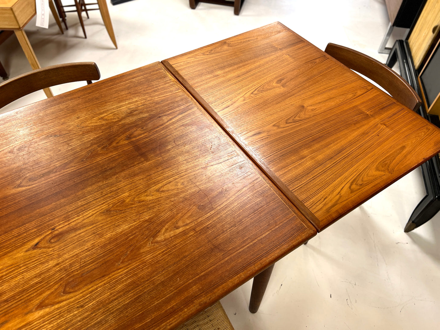 Poul Hundevard, Danish Teak Extending Dining Table
