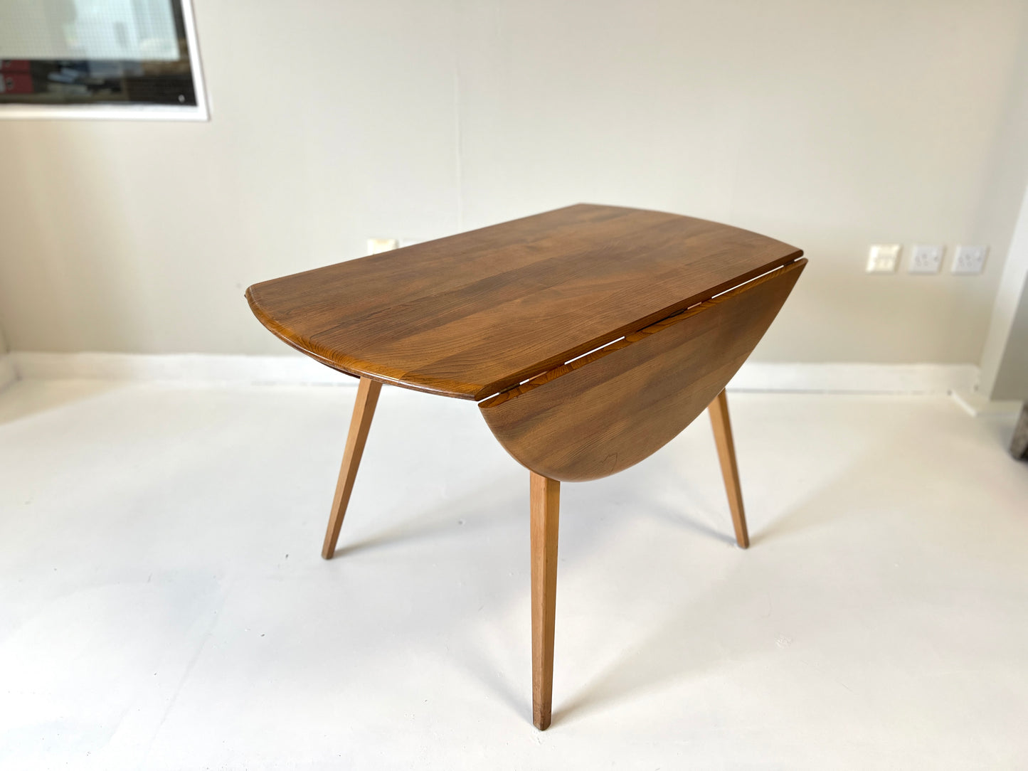 Ercol Model 384, Mid Century Drop Leaf Oval Dining Table