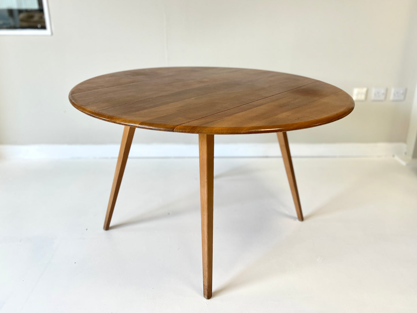 Ercol Model 384, Mid Century Drop Leaf Oval Dining Table