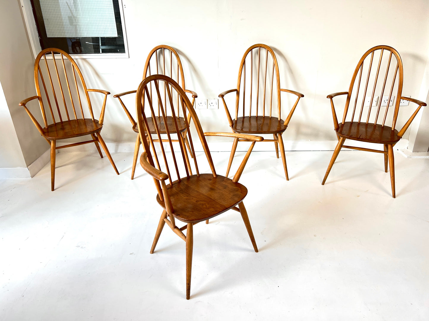 Ercol 365A Quaker, Set of 5 Elm Carver Chairs
