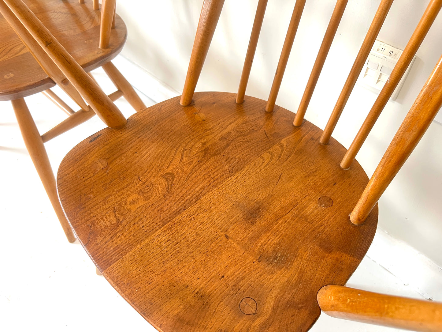 Ercol 365A Quaker, Set of 5 Elm Carver Chairs