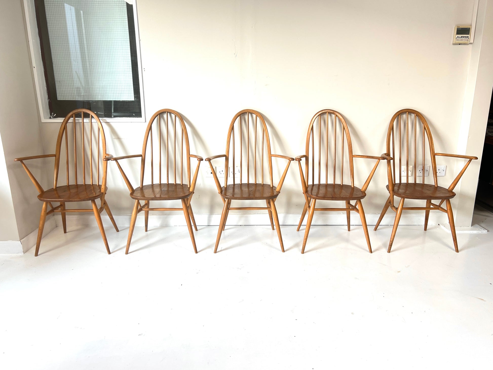 Ercol 365A Quaker, Set of 5 Elm Carver Chairs