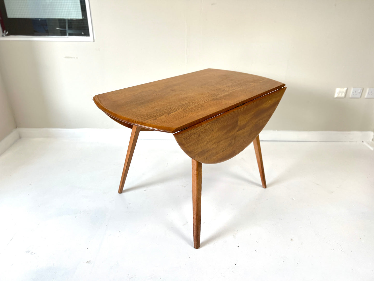 Ercol Model 384, Mid-Century Drop-Leaf Dining Table