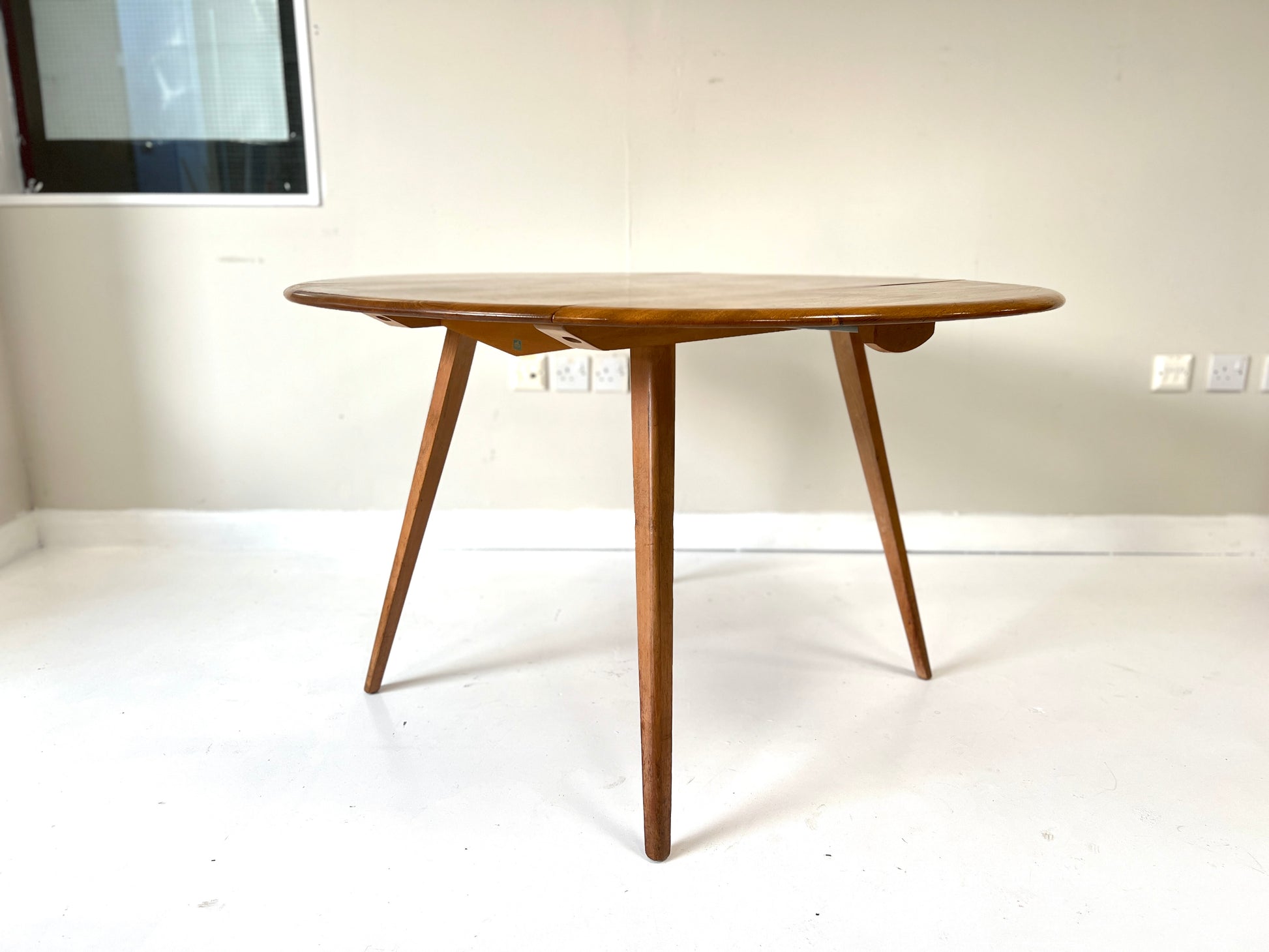 Ercol Model 384, Mid-Century Drop-Leaf Dining Table