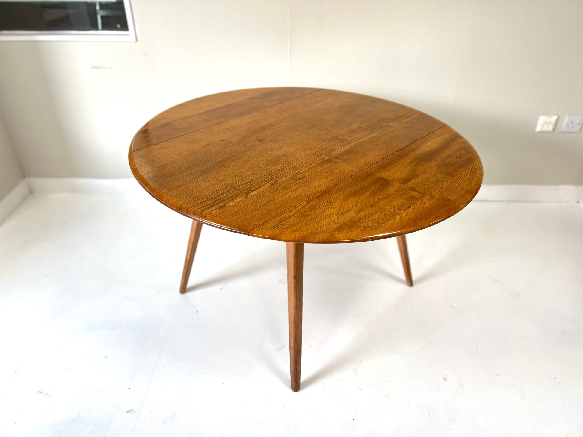 Ercol Model 384, Mid-Century Drop-Leaf Dining Table