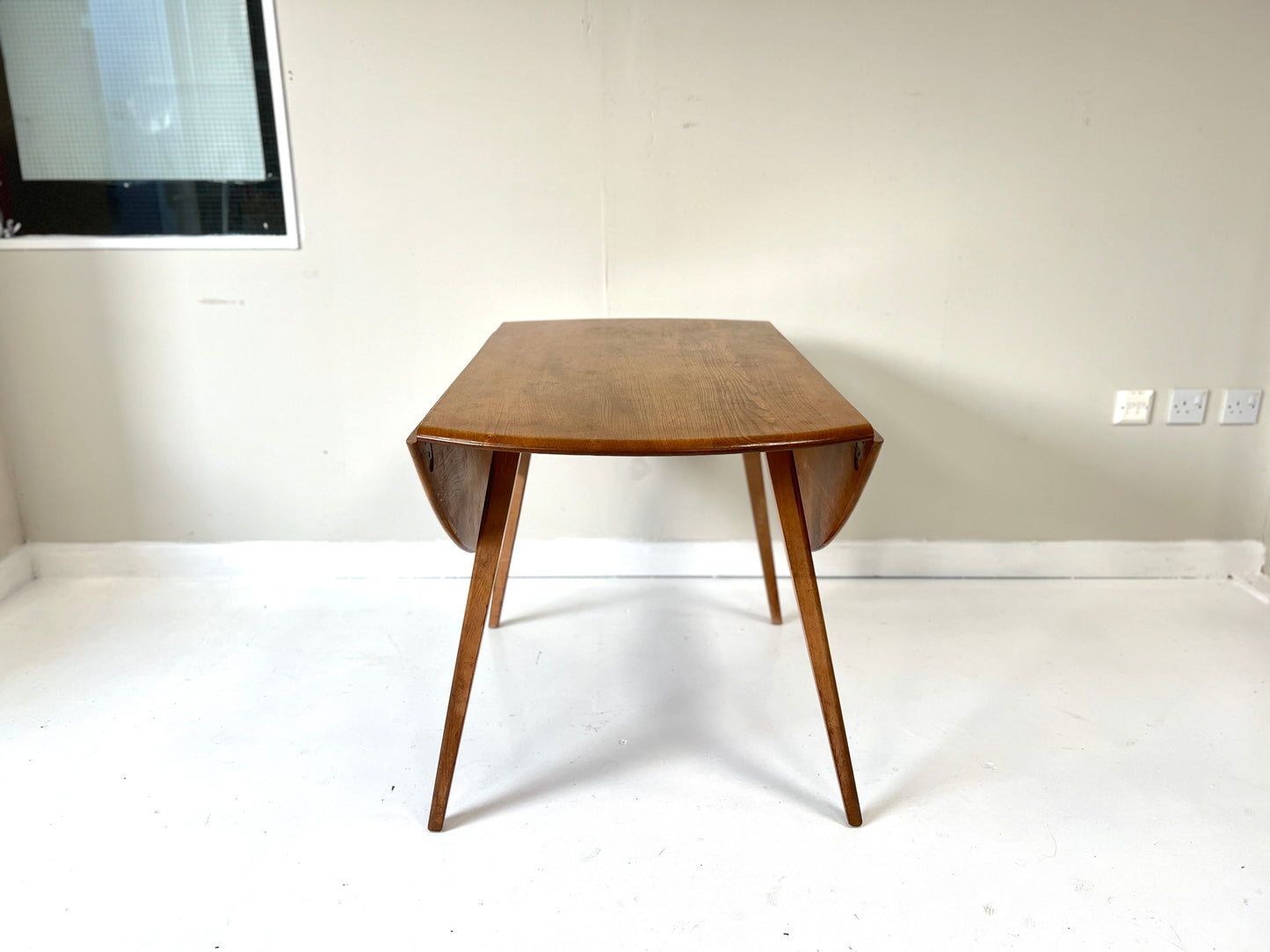 Ercol Model 384, Mid-Century Drop-Leaf Dining Table