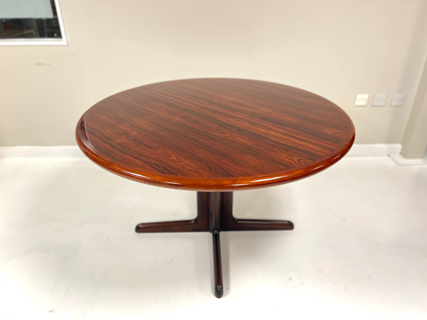 Gudme Møbelfabrik, Danish Rosewood Extending Dining Table