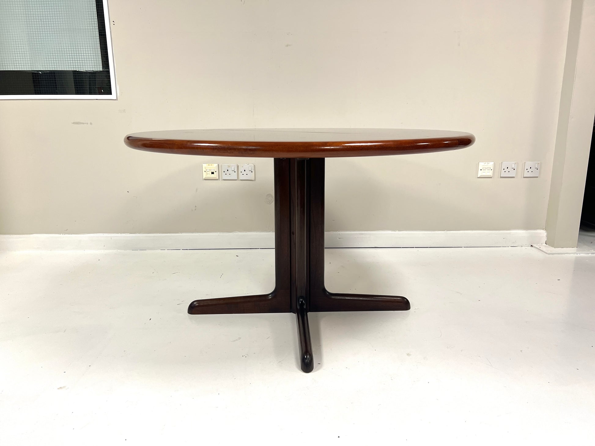 Gudme Møbelfabrik, Danish Rosewood Extending Dining Table