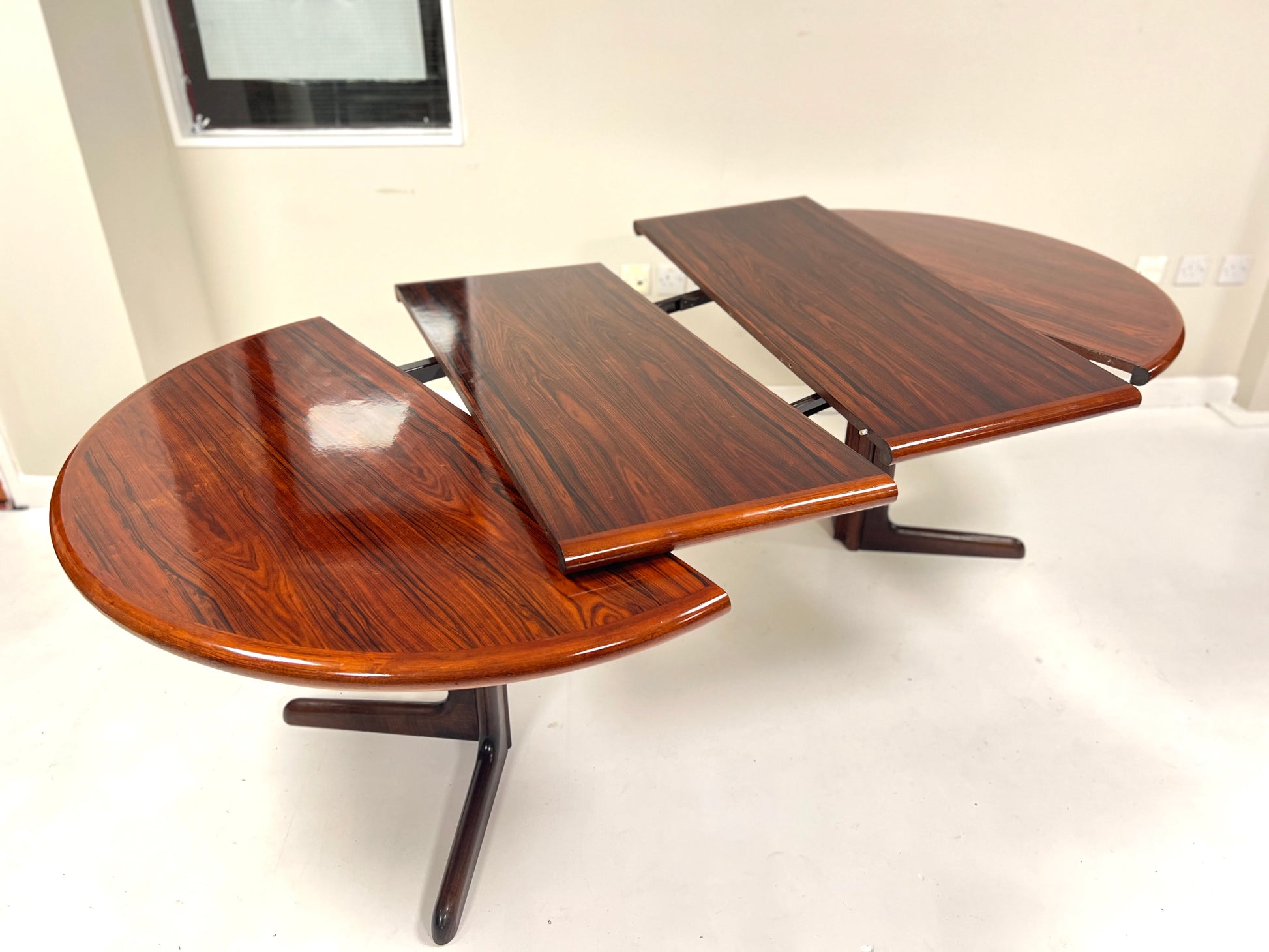 Gudme Møbelfabrik, Danish Rosewood Extending Dining Table