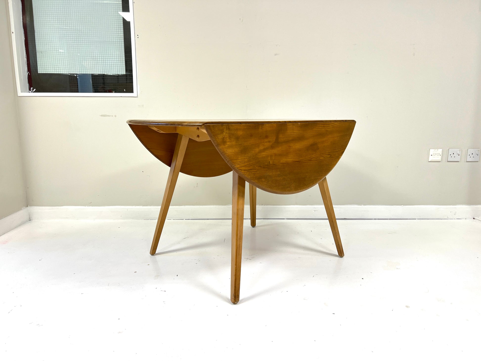 Ercol Model 384, Mid-Century Drop-Leaf Dining Table