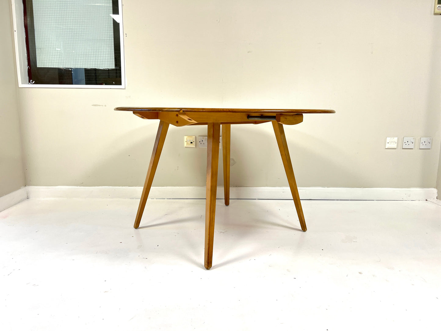 Ercol Model 384, Mid-Century Drop-Leaf Dining Table