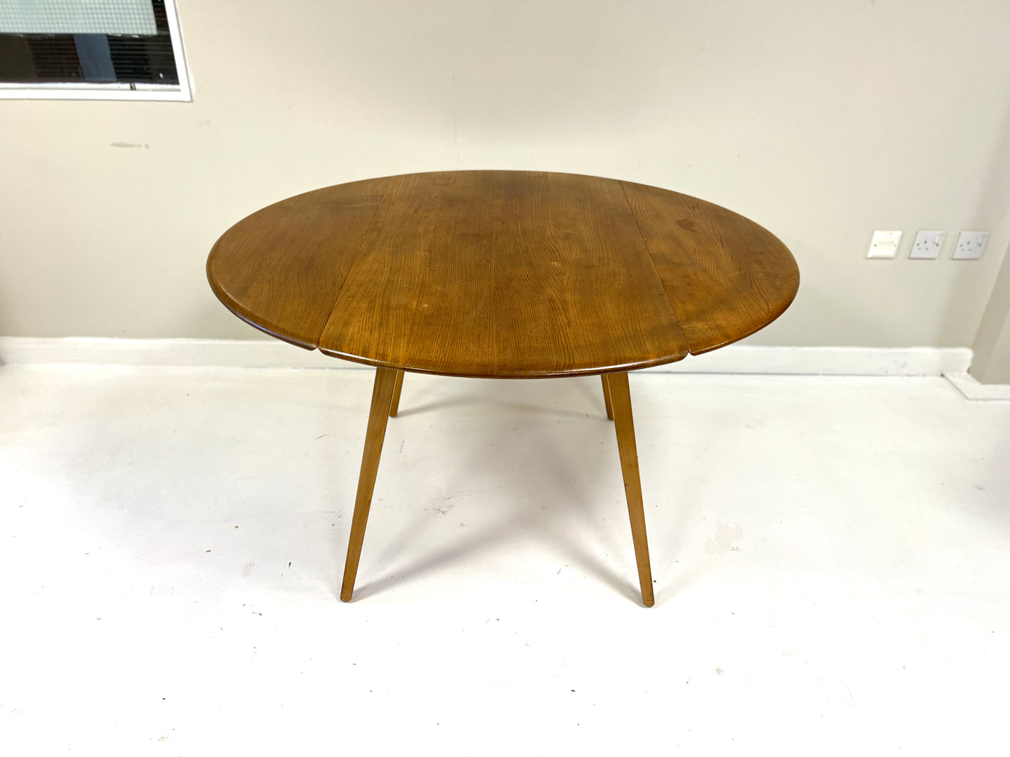 Ercol Model 384, Mid-Century Drop-Leaf Dining Table