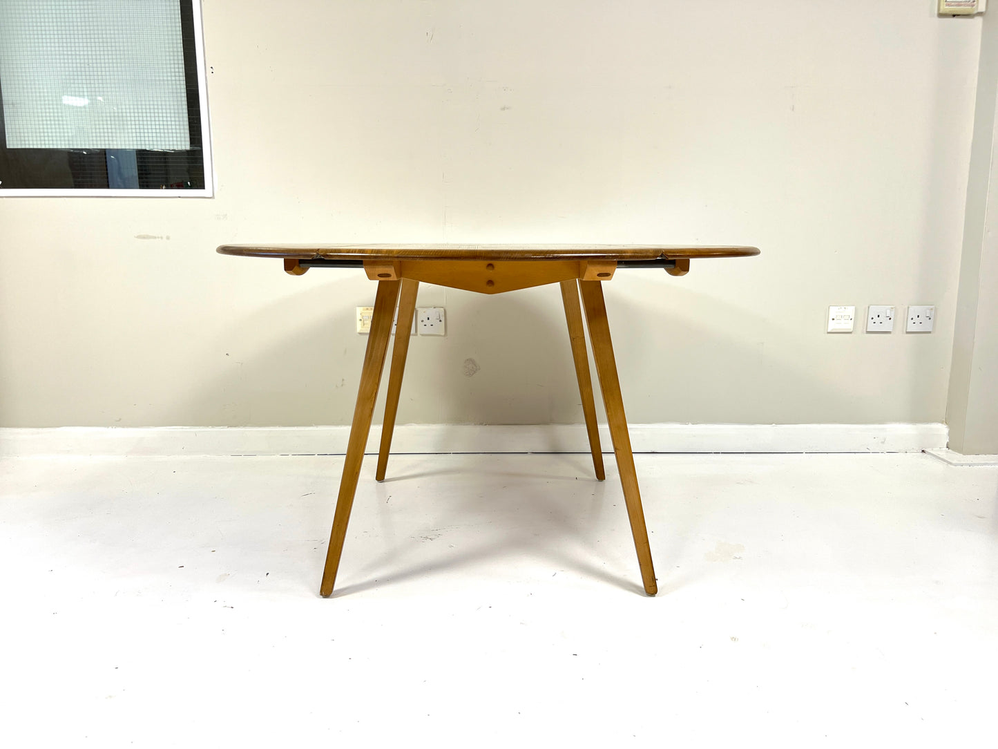 Ercol Model 384, Mid-Century Drop-Leaf Dining Table