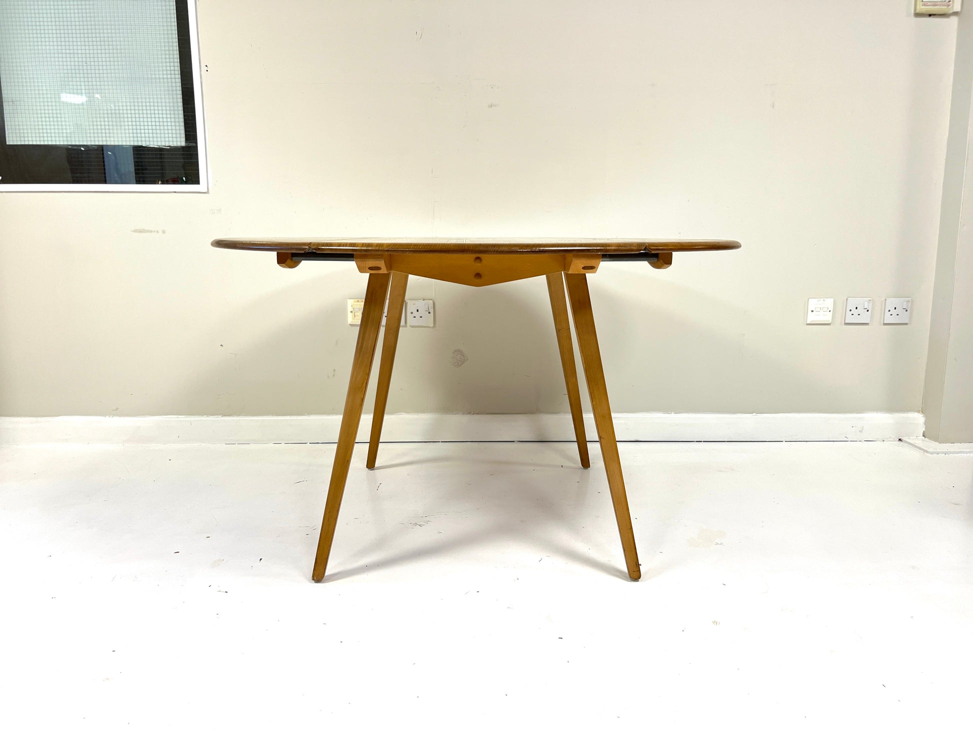 Ercol Model 384, Mid-Century Drop-Leaf Dining Table