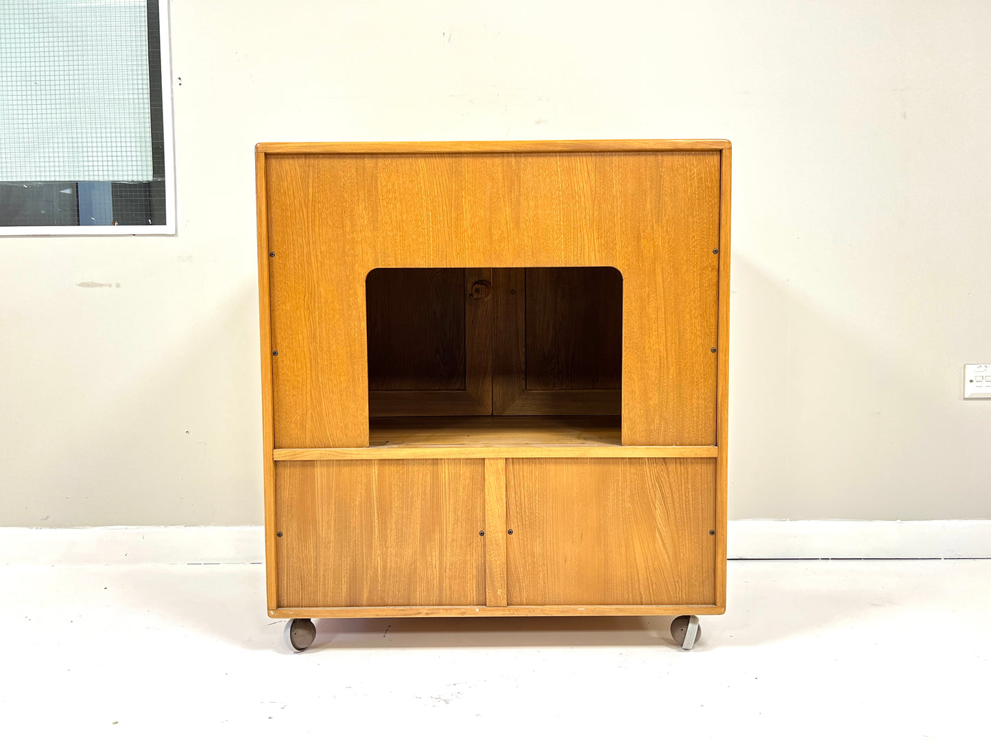 Ercol 845, Vintage TV Unit / Stand