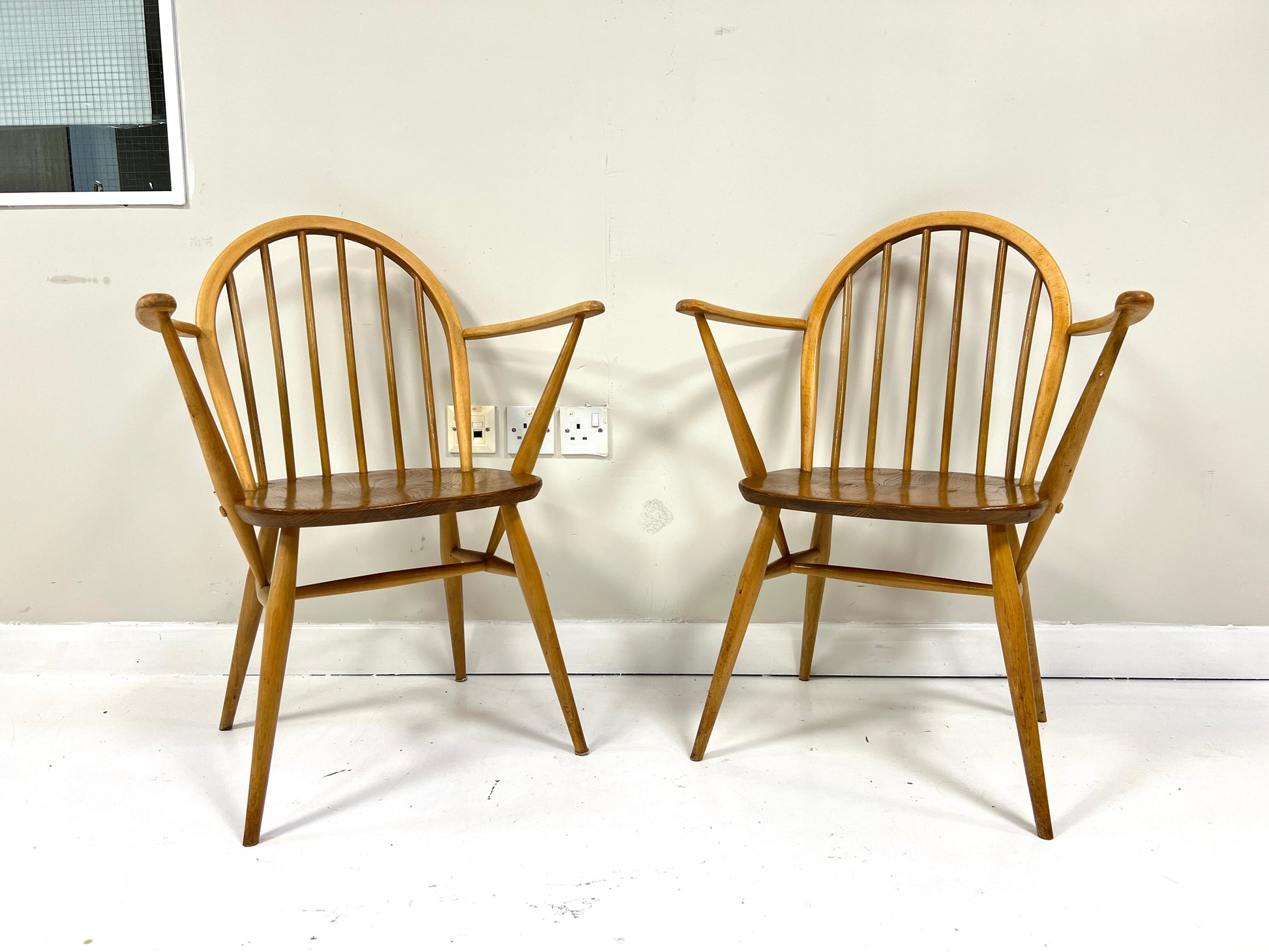 Ercol 370A, Elm Carver Dining Chair