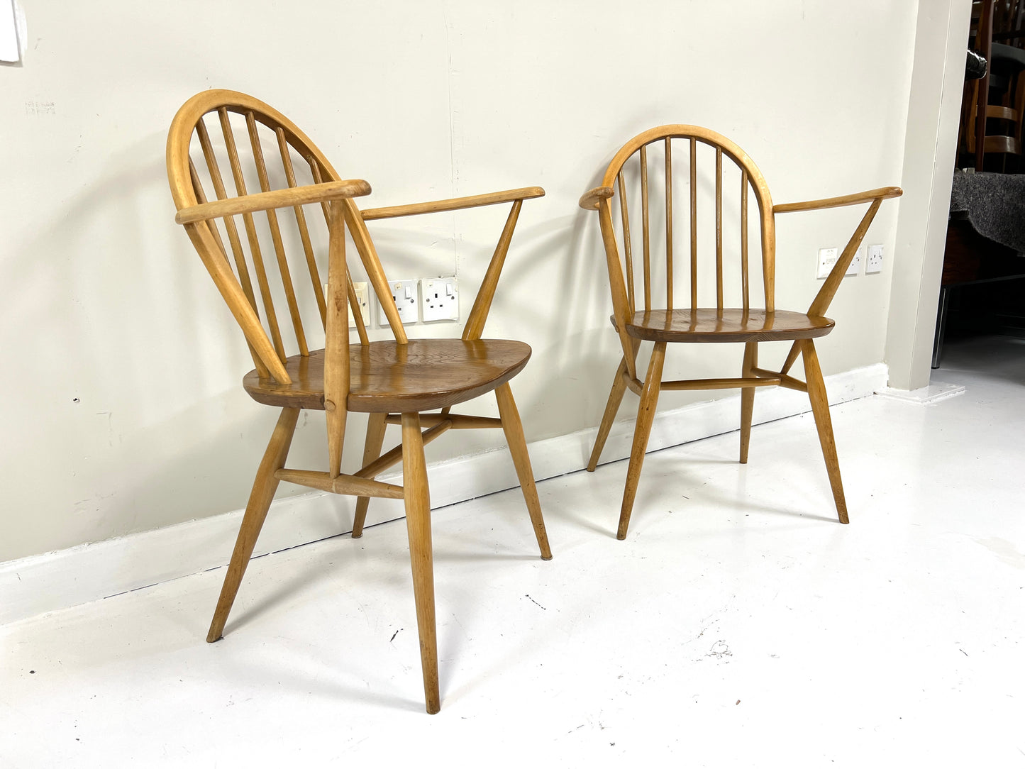 Ercol 370A, Elm Carver Dining Chair