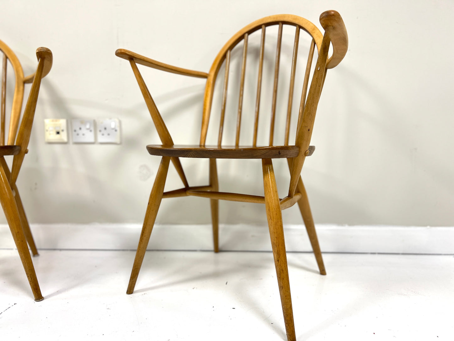 Ercol 370A, Elm Carver Dining Chair